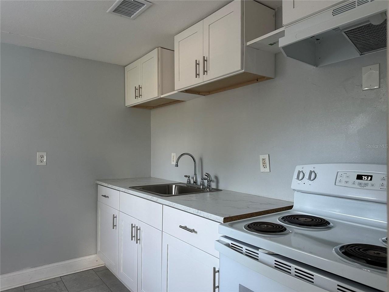 461 89th Ave N - Photo 4 of 10