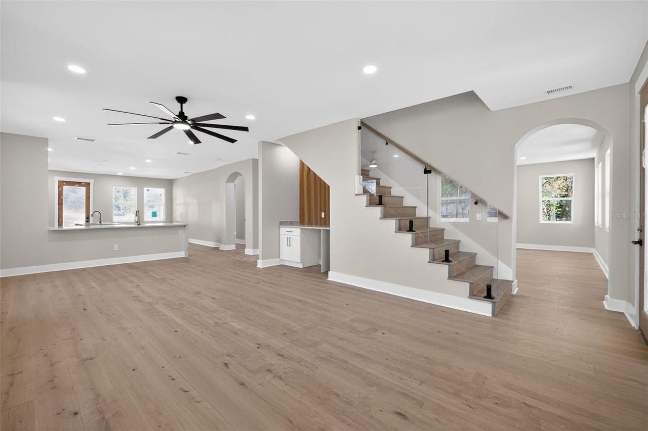 204 E Adalee St - Photo 4 of 13