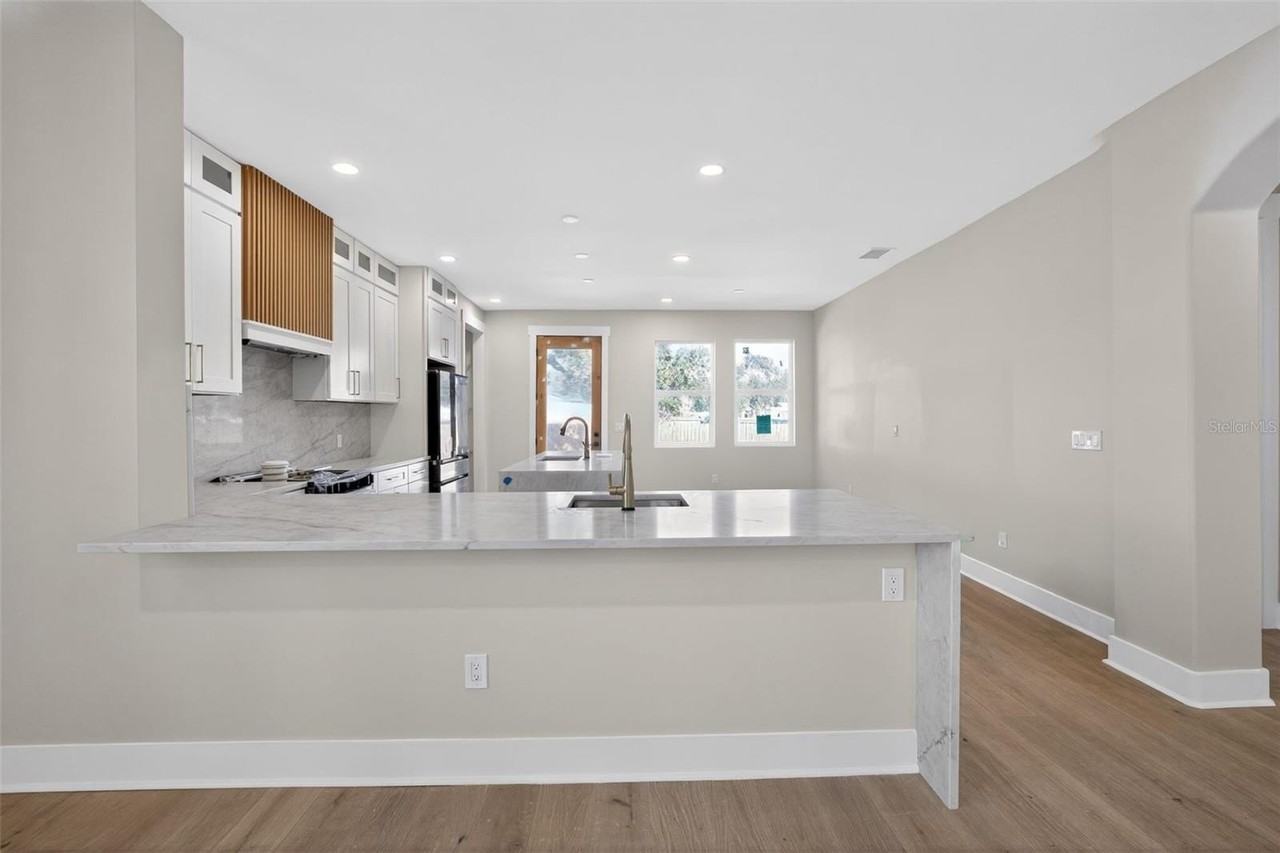 204 E Adalee St - Photo 7 of 13