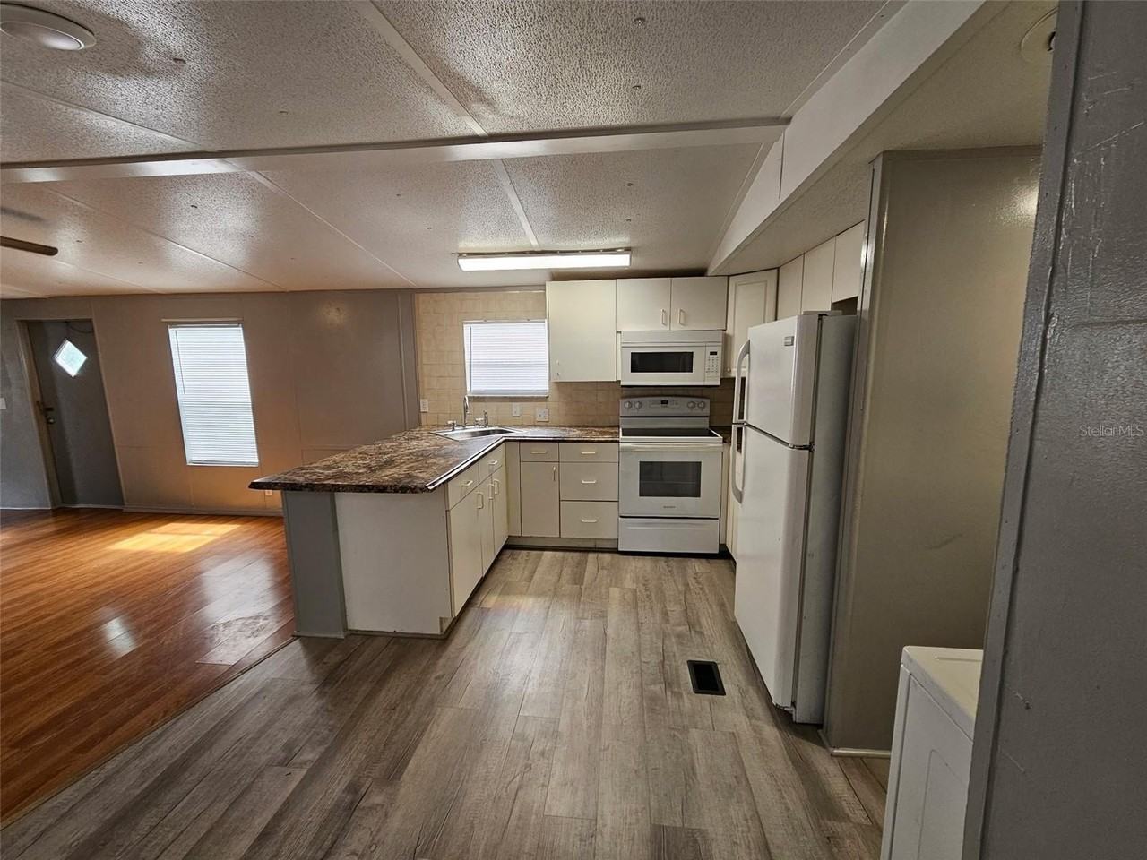 6720 69th Ave N - Photo 4 of 17