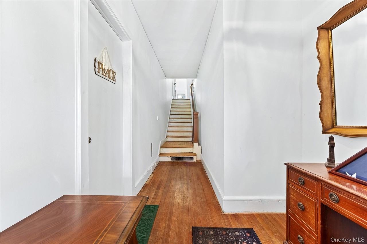 31 Howard Ave #2 - Photo 4 of 17