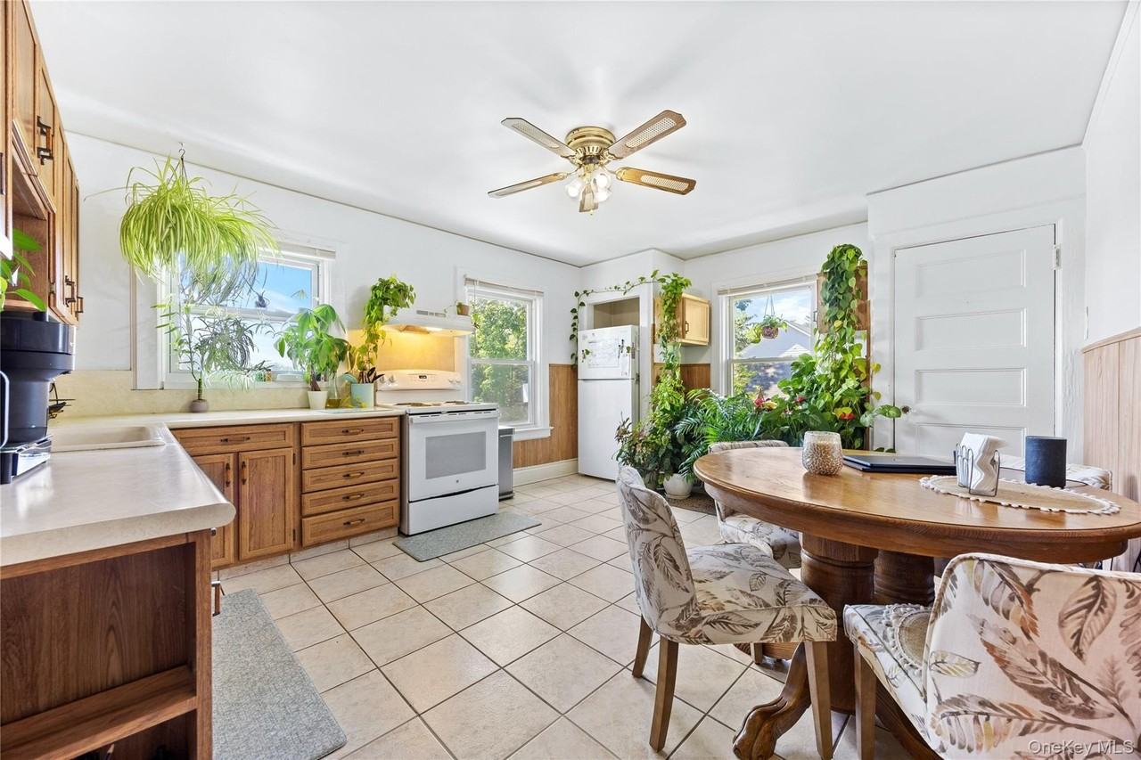 31 Howard Ave #2 - Photo 7 of 17