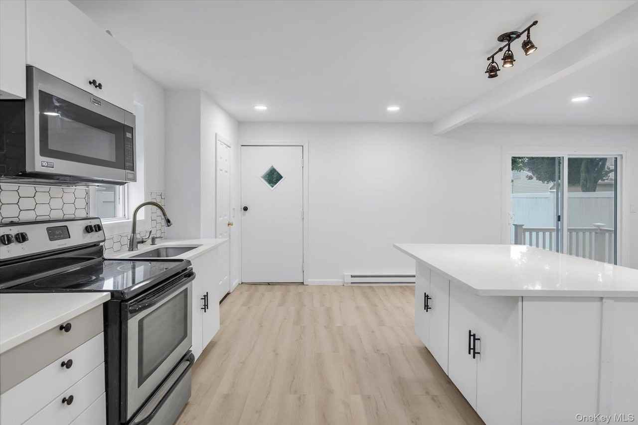 158 Continental Ave - Photo 4 of 11