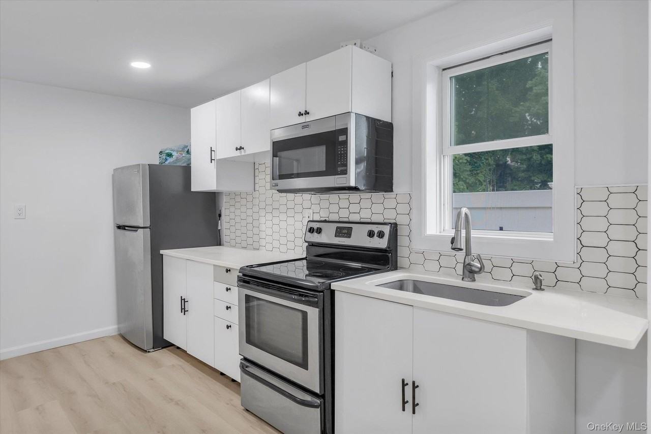 158 Continental Ave - Photo 5 of 11