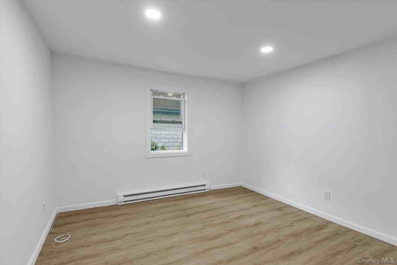 158 Continental Ave - Photo 6 of 11