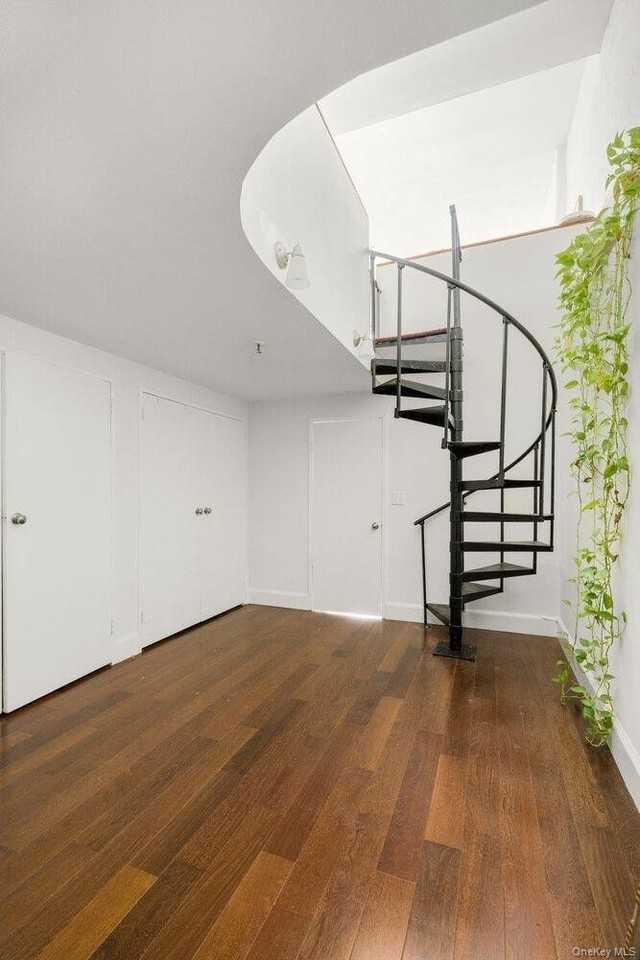 262 W 25th St #1 - Photo 5 of 9