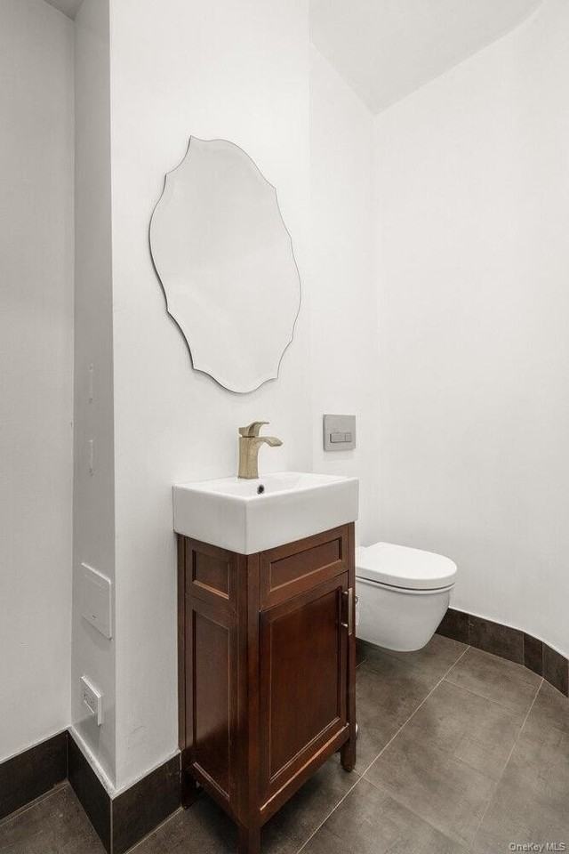 262 W 25th St #1 - Photo 7 of 9