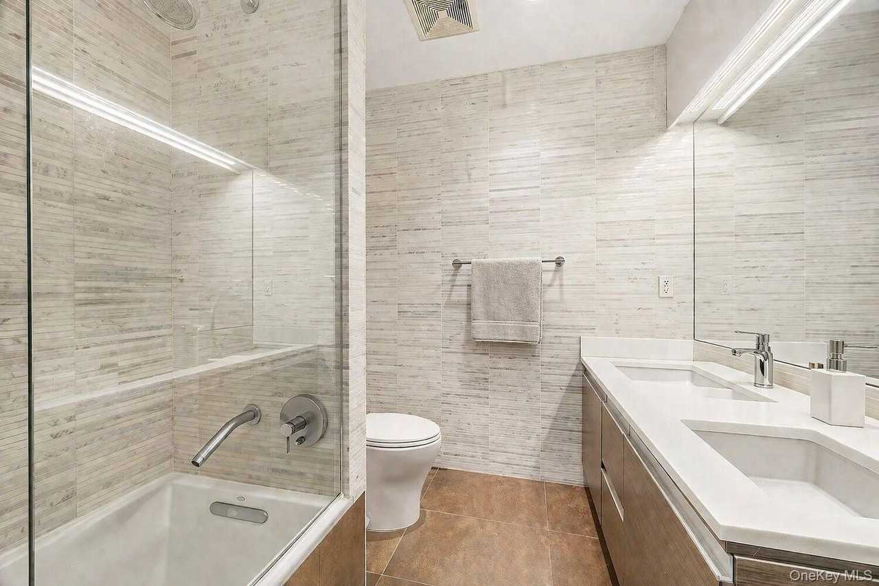 4415 Purves St #11B - Photo 6 of 8
