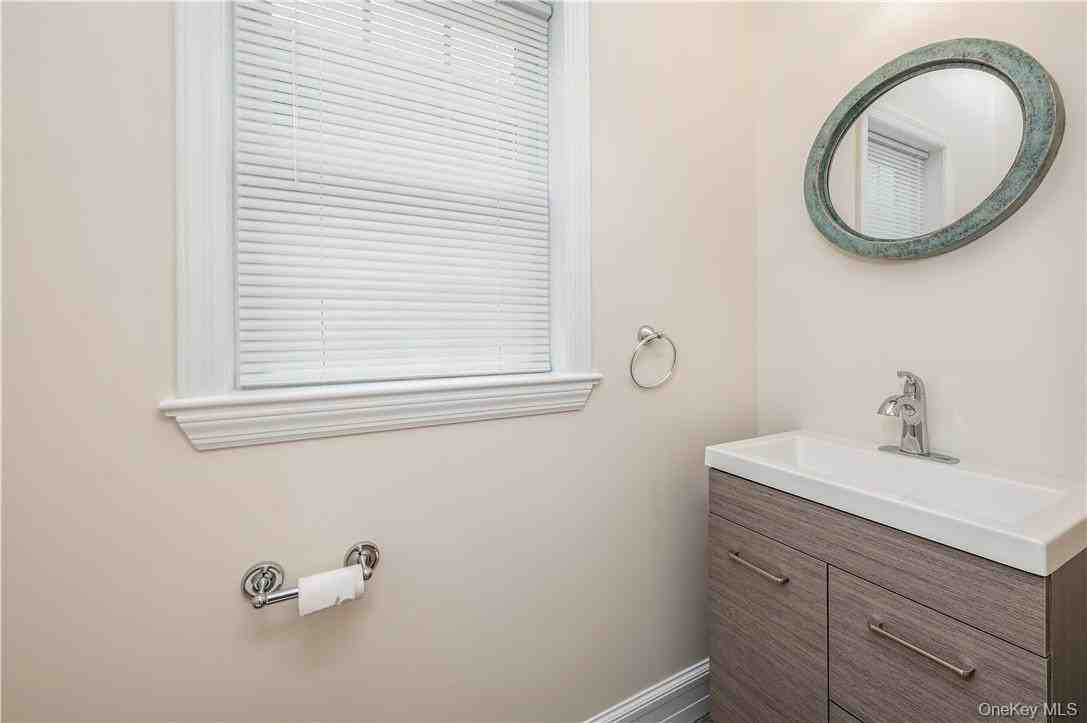 11 Park Ave - Photo 3 of 18