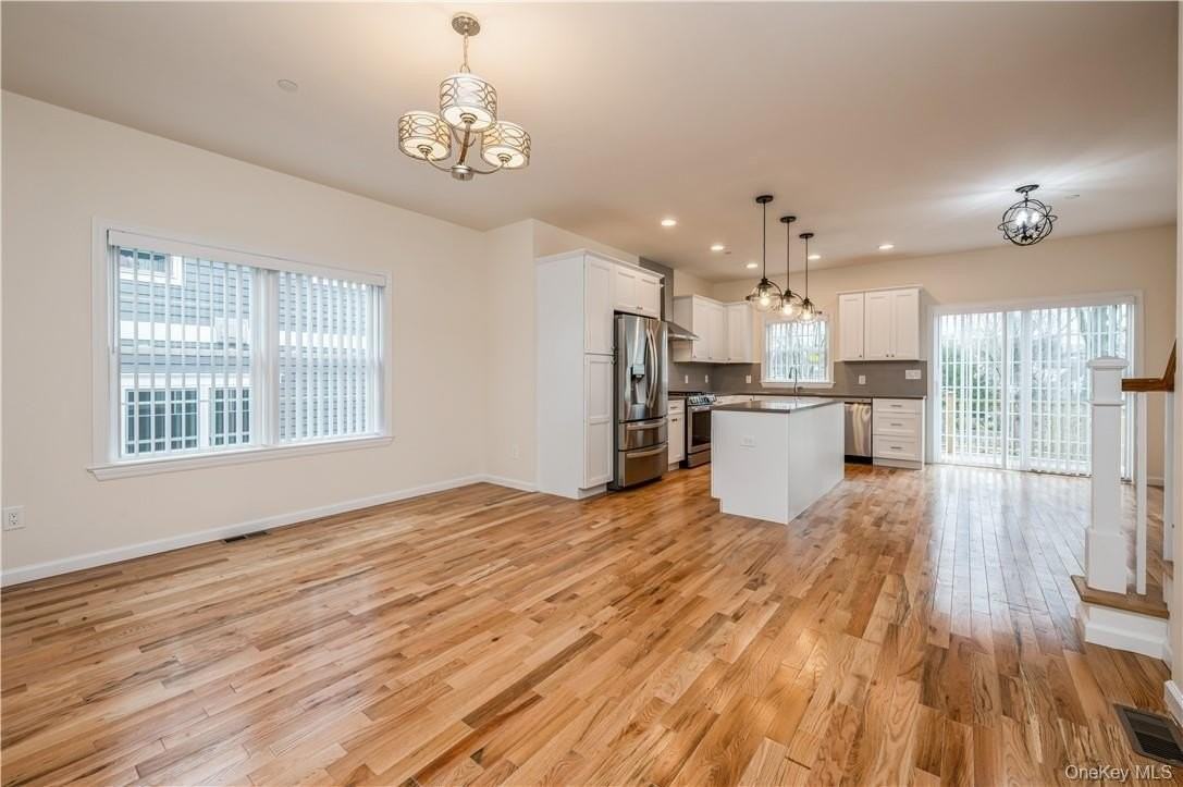 11 Park Ave - Photo 4 of 18