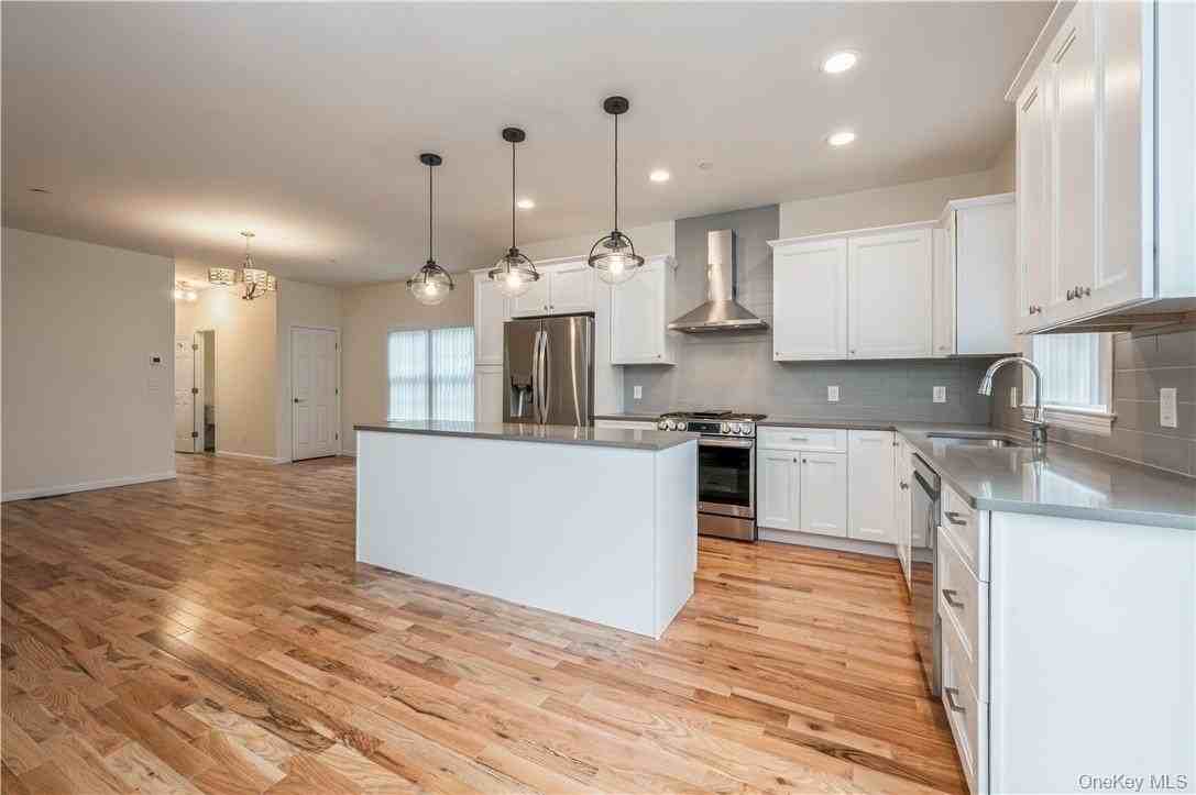 11 Park Ave - Photo 5 of 18