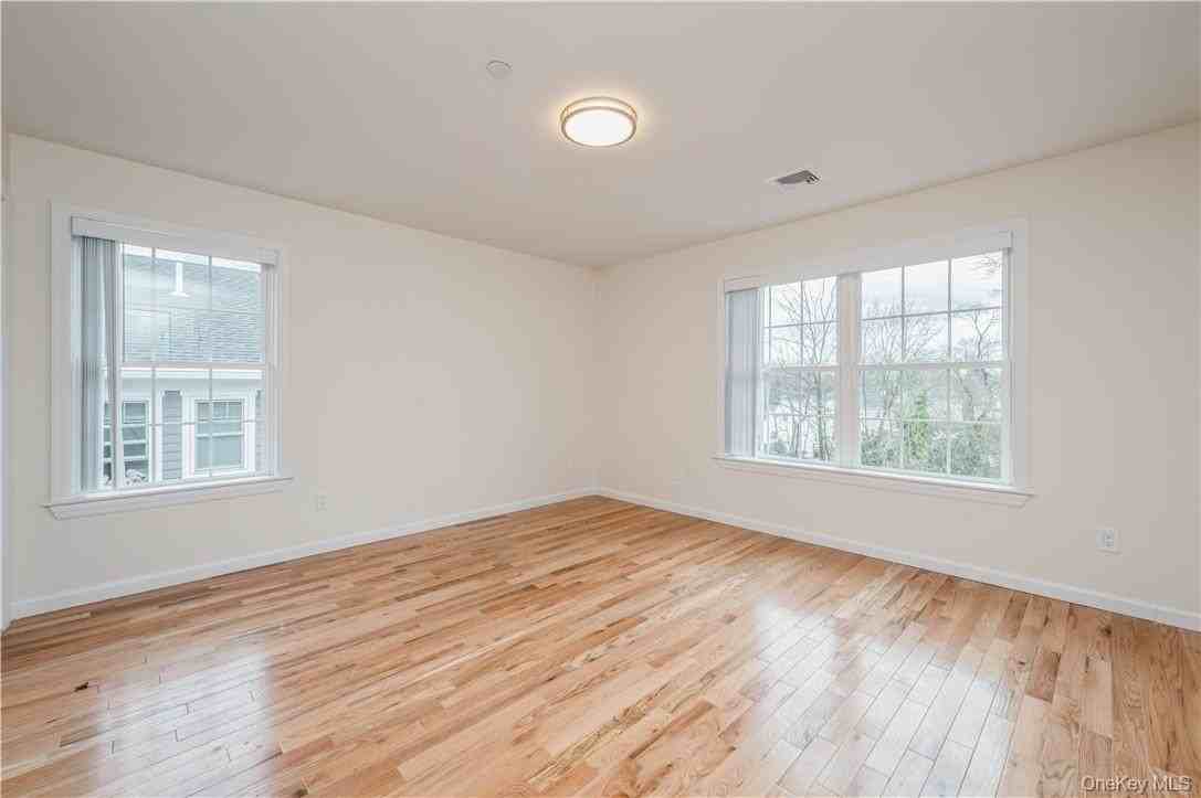11 Park Ave - Photo 7 of 18