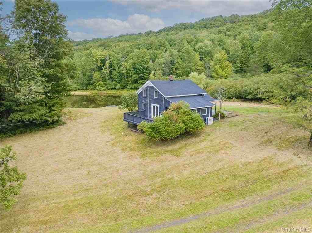 1667 Shandelee Road - Photo 4 of 36