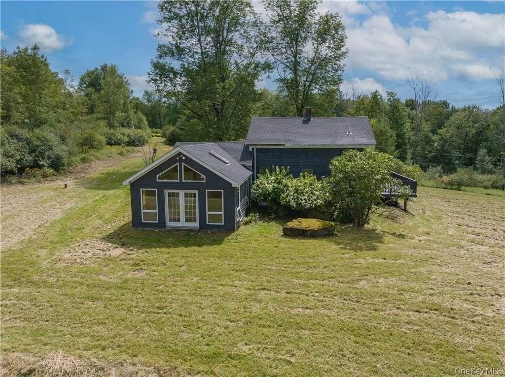 1667 Shandelee Road - Photo 5 of 36