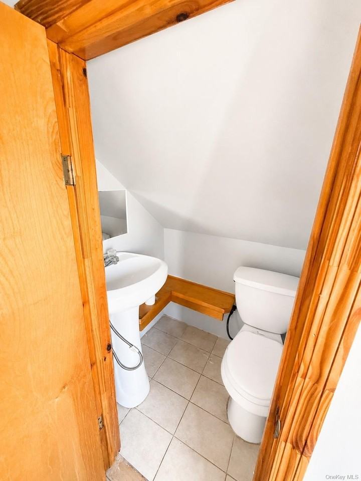 21734 Hempstead Ave - Photo 2 of 12