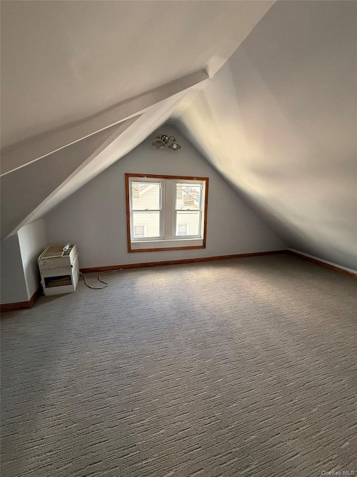 21734 Hempstead Ave - Photo 4 of 12