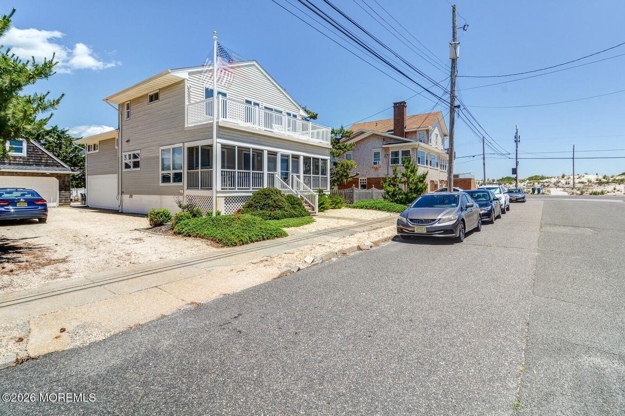 10 E St - Photo 2 of 30