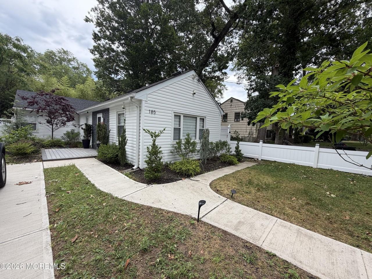 185 Elmwood Rd - Photo 2 of 12