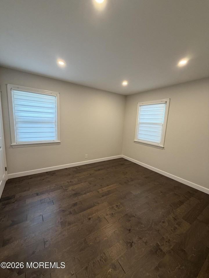 185 Elmwood Rd - Photo 7 of 12
