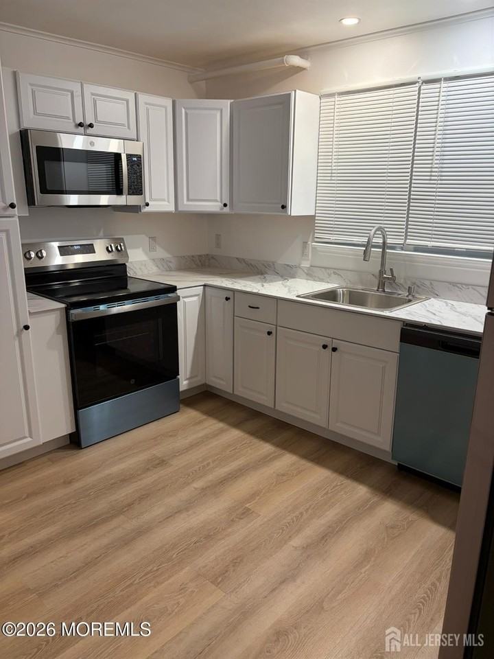 32 Heston Ave #B - Photo 4 of 11