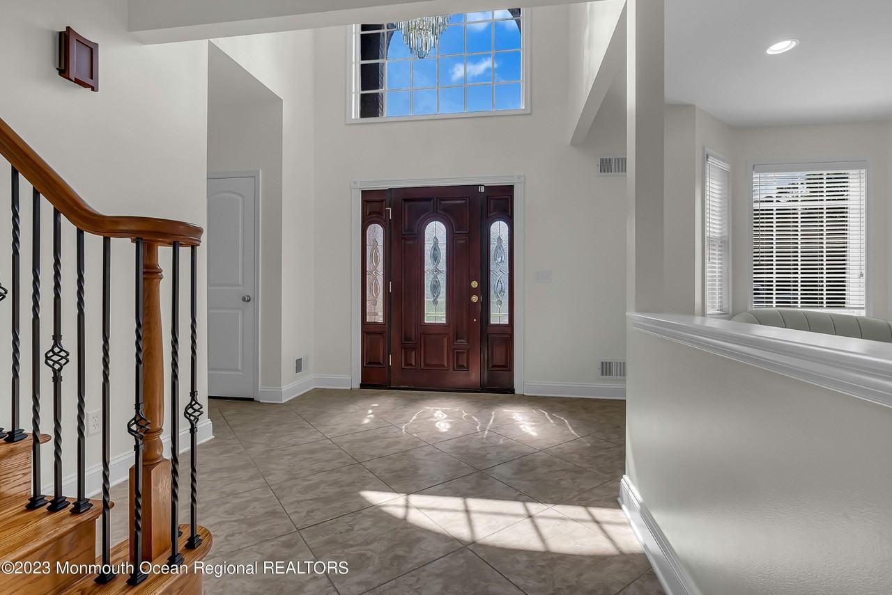 1607 Holbrook St - Photo 2 of 38