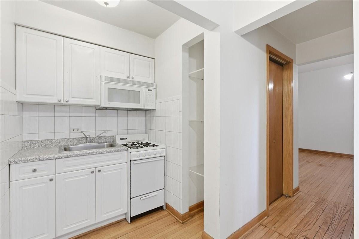 4518 N Sheridan Rd #2C - Photo 4 of 8