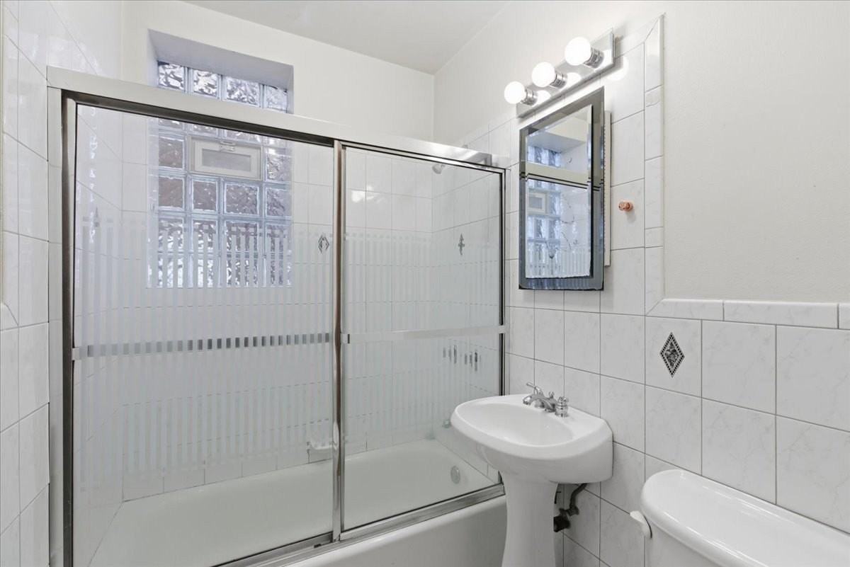4518 N Sheridan Rd #2C - Photo 6 of 8