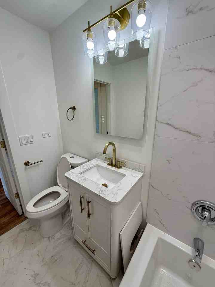 255 E Oak St #10 - Photo 3 of 10