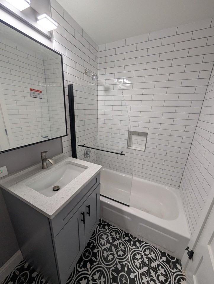 7925 W 103rd St #7 - Photo 2 of 7