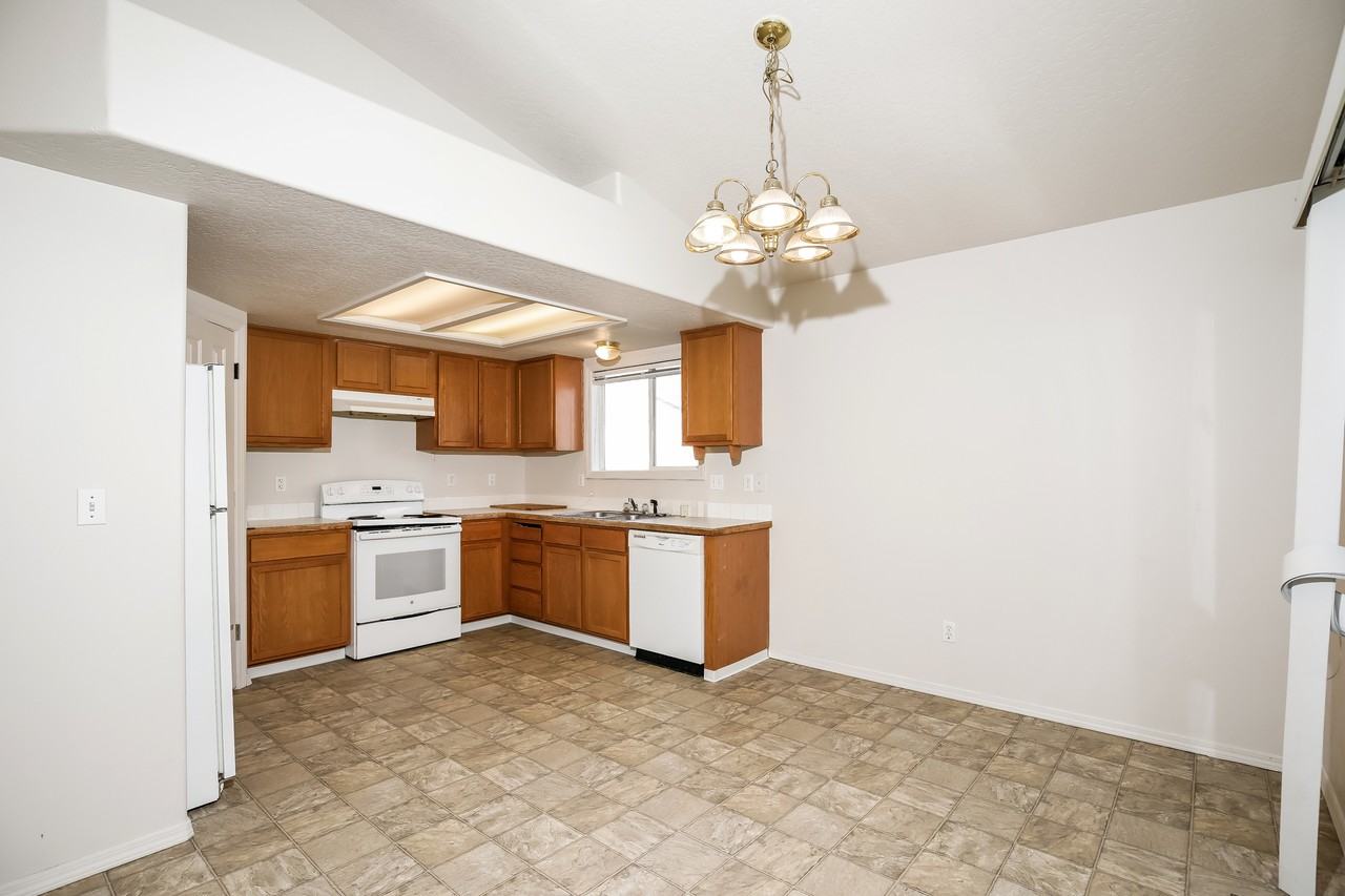 2135 S Crimson Rose Way #1 - Photo 3 of 19