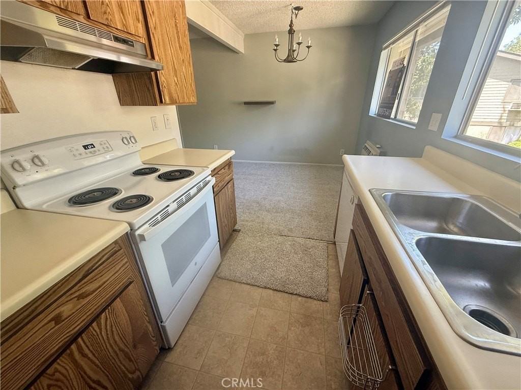 960 E Bonita Ave - Photo 7 of 27
