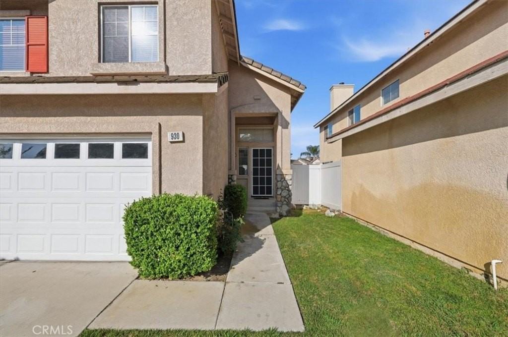 930 Primrose Ln - Photo 2 of 30