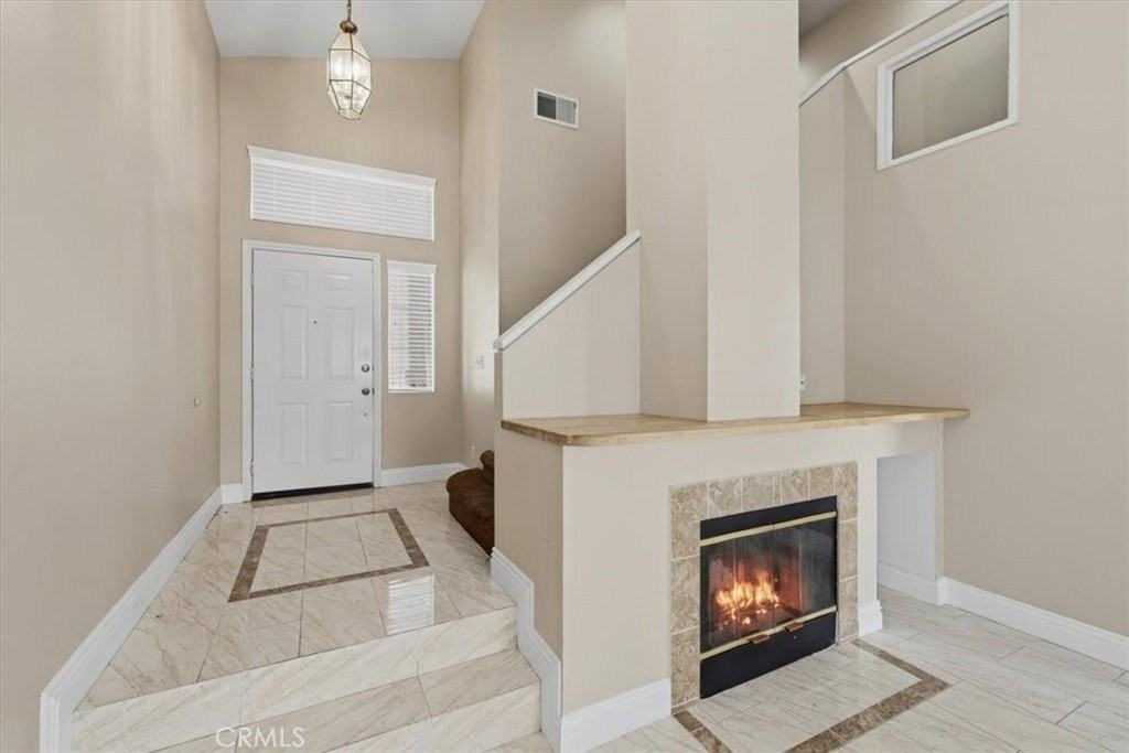 930 Primrose Ln - Photo 4 of 30
