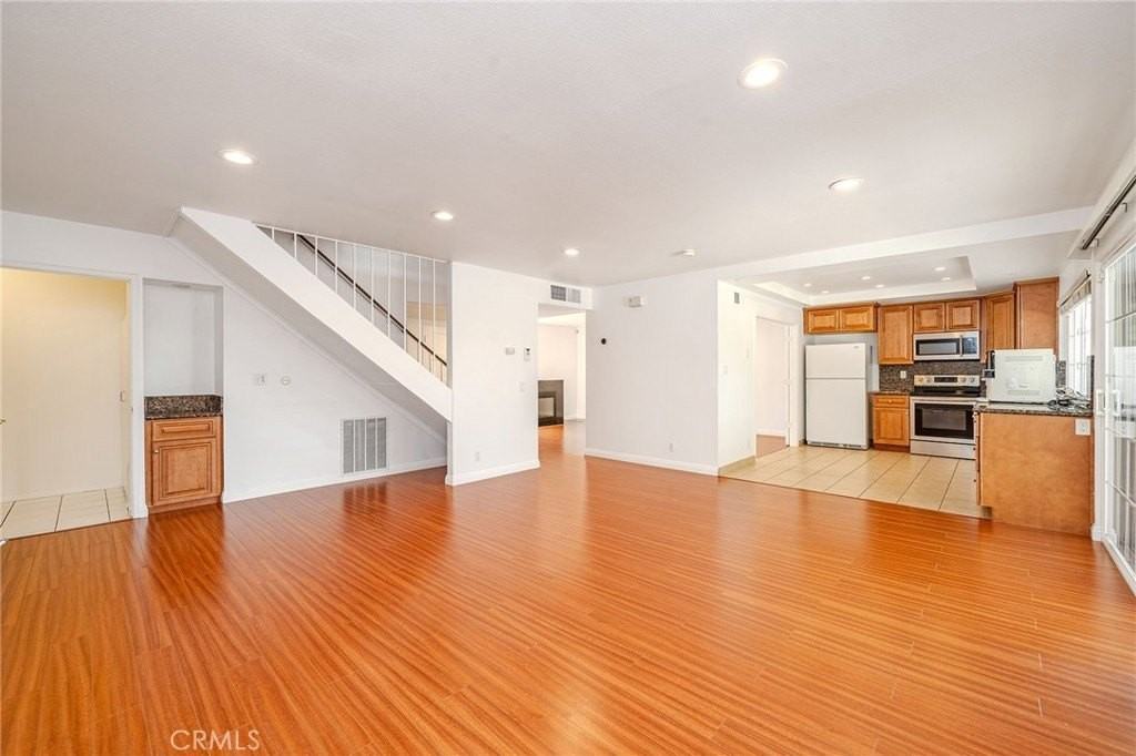 8175 Mammoth Cir - Photo 4 of 33