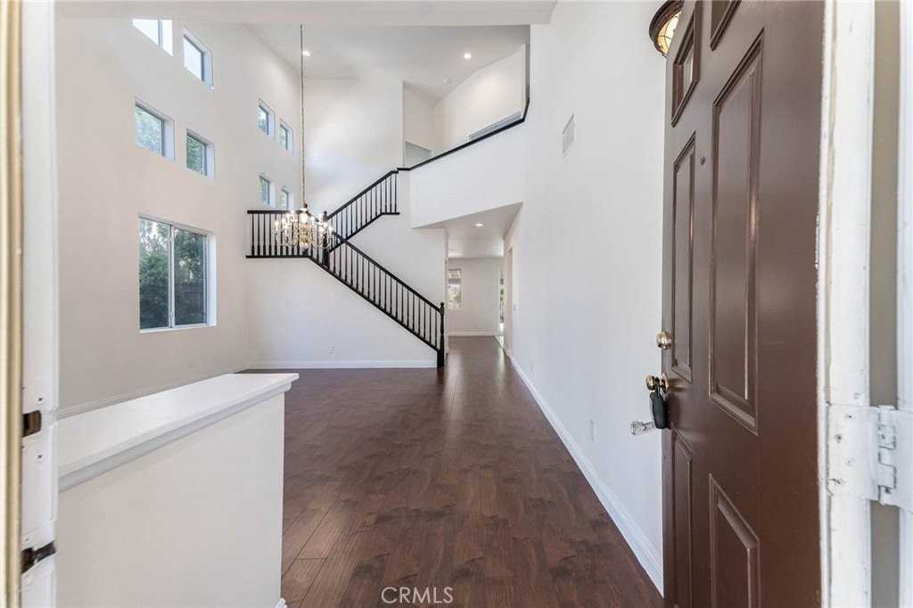 18808 Lull St - Photo 4 of 50