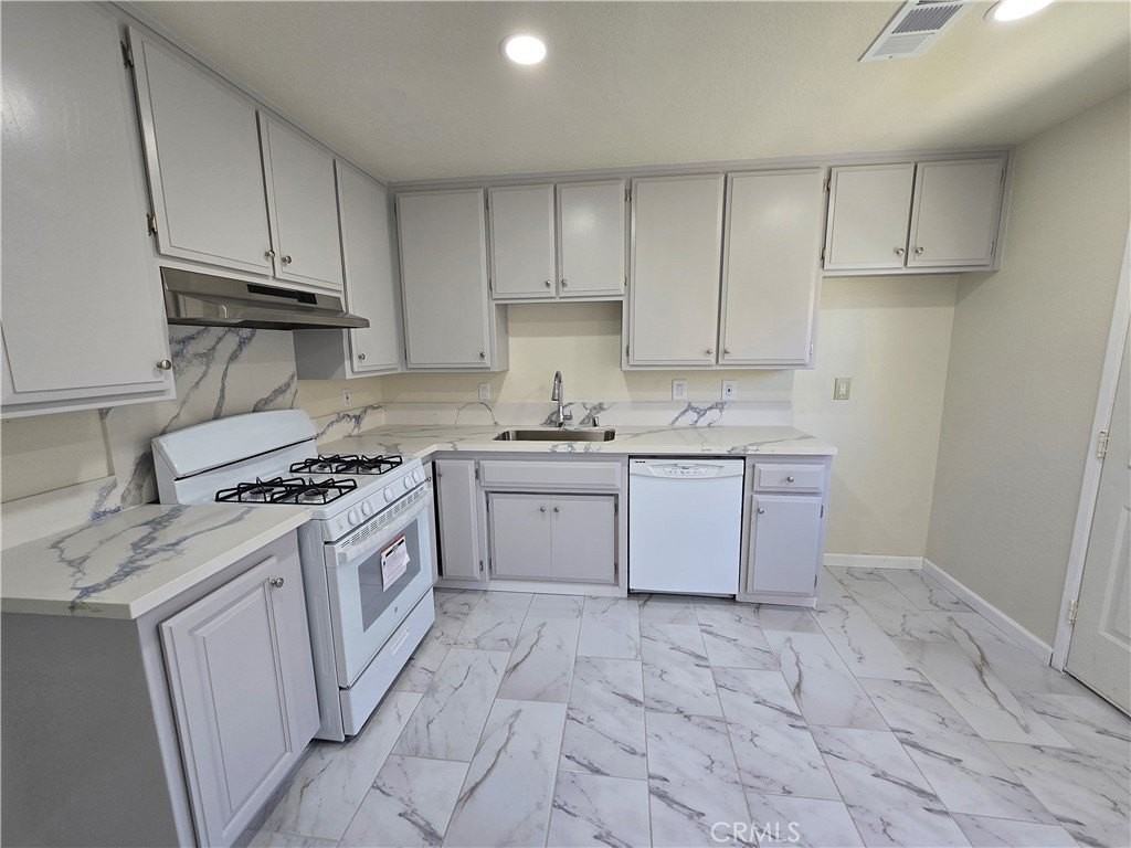 9649 N Loop Blvd - Photo 3 of 12
