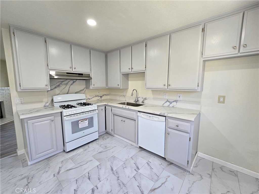 9649 N Loop Blvd - Photo 4 of 12