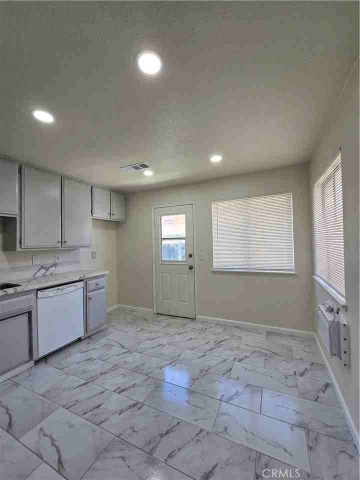 9649 N Loop Blvd - Photo 5 of 12