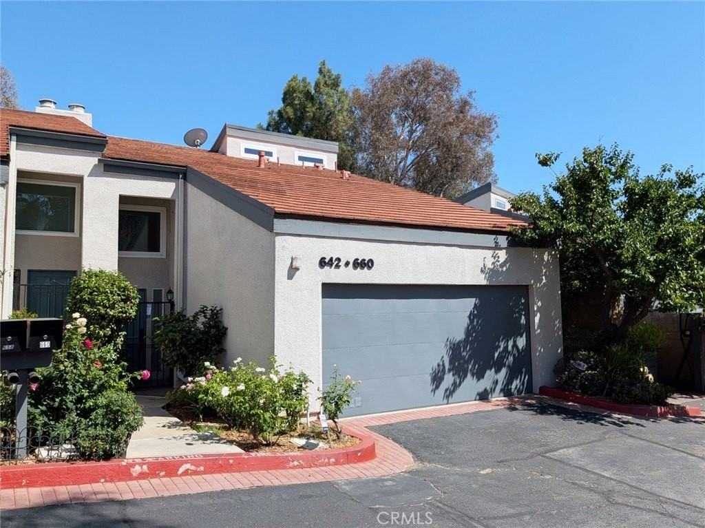 660 E Workman St - Photo 2 of 40