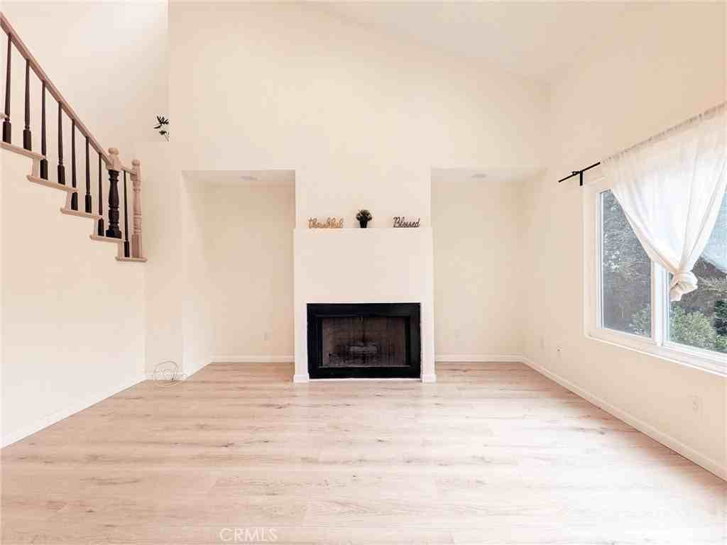 660 E Workman St - Photo 3 of 40