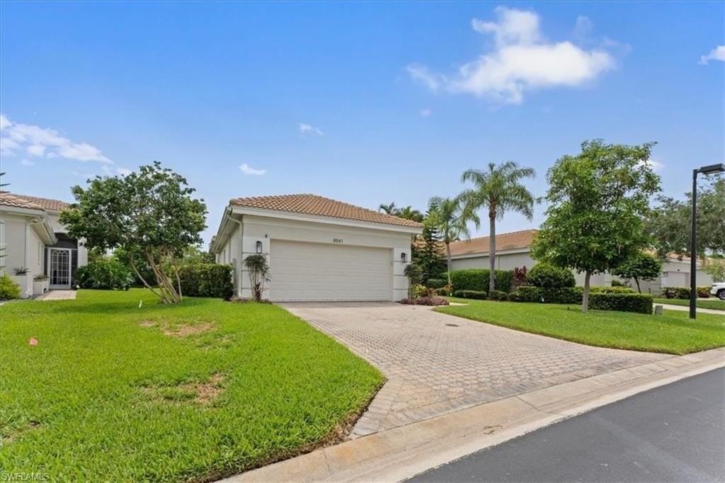 8541 Pepper Tree Way - Photo 3 of 41