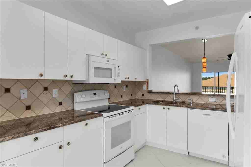 7835 Regal Heron Cir #202 - Photo 5 of 34