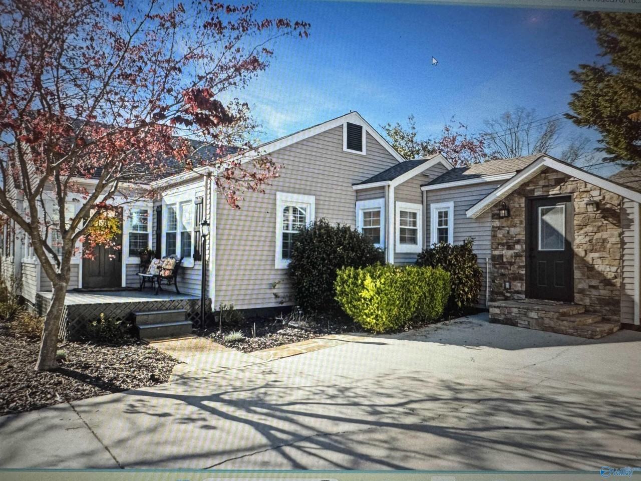 208 Surrey Rd Sw - Photo 2 of 21