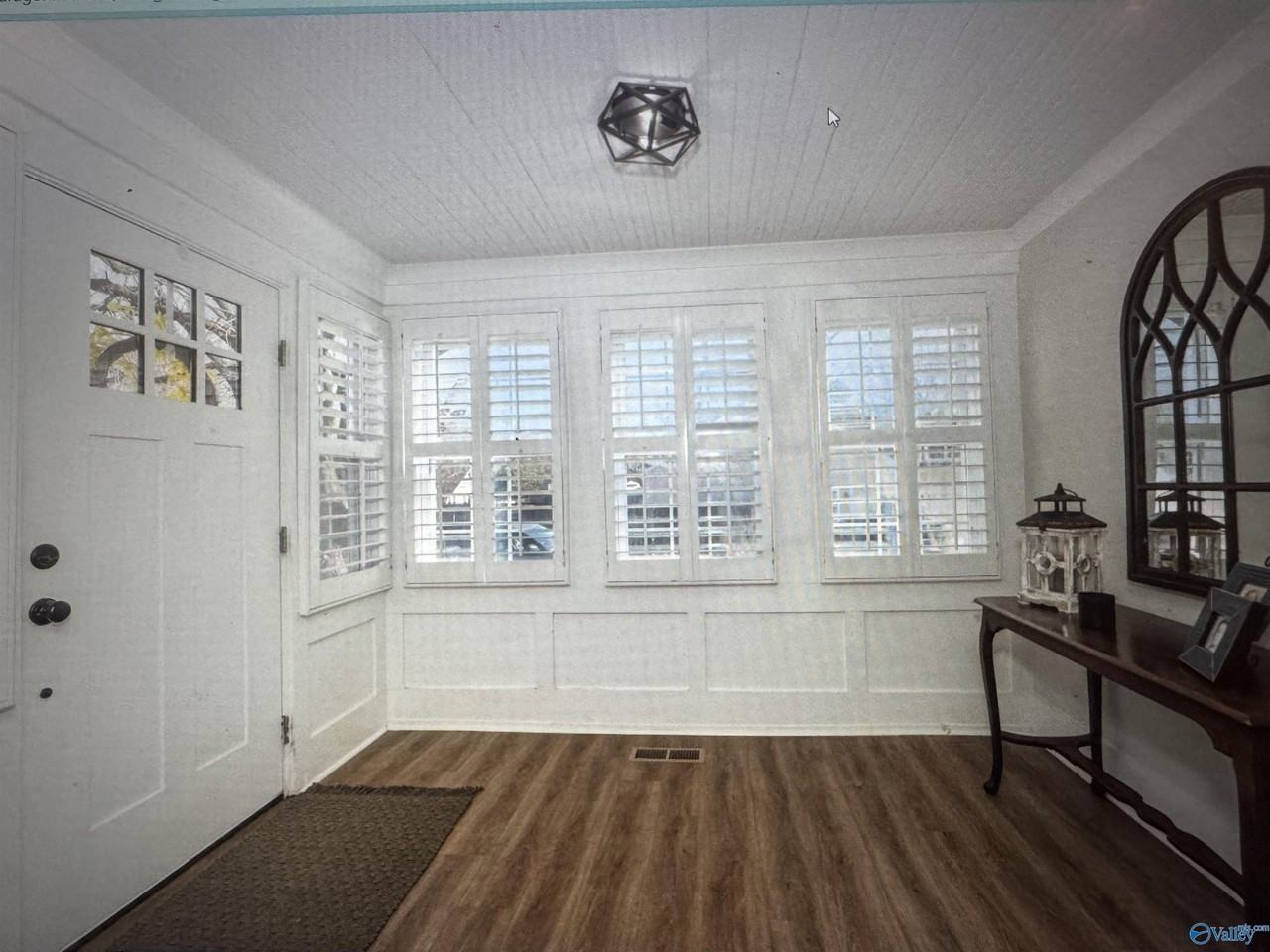 208 Surrey Rd Sw - Photo 5 of 21