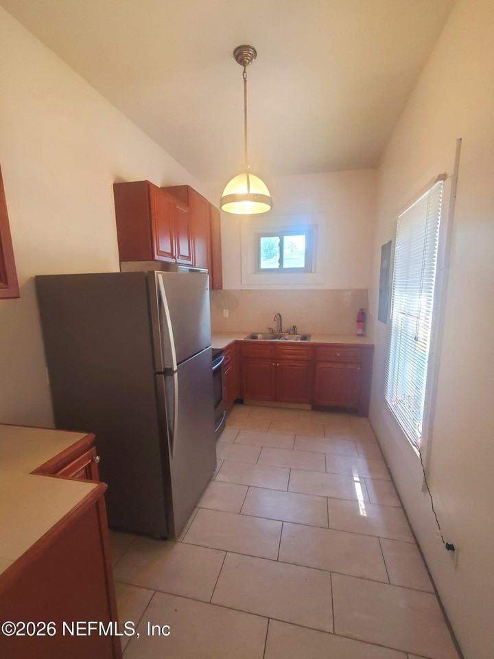 34 W 4th St - Photo 5 of 11