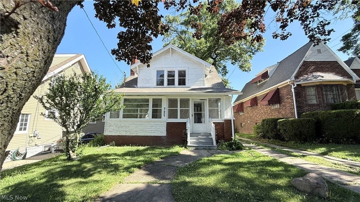 721 Polk Ave - Photo 3 of 33