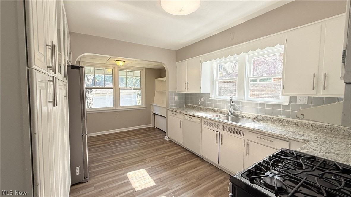 721 Polk Ave - Photo 4 of 33