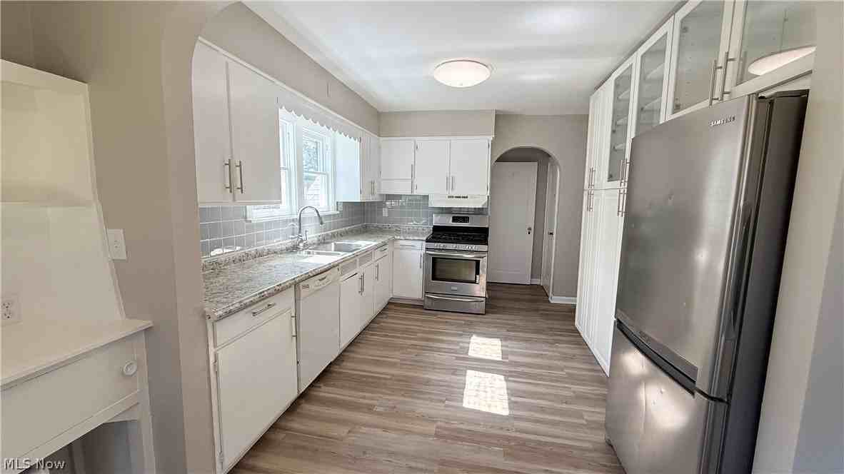 721 Polk Ave - Photo 7 of 33