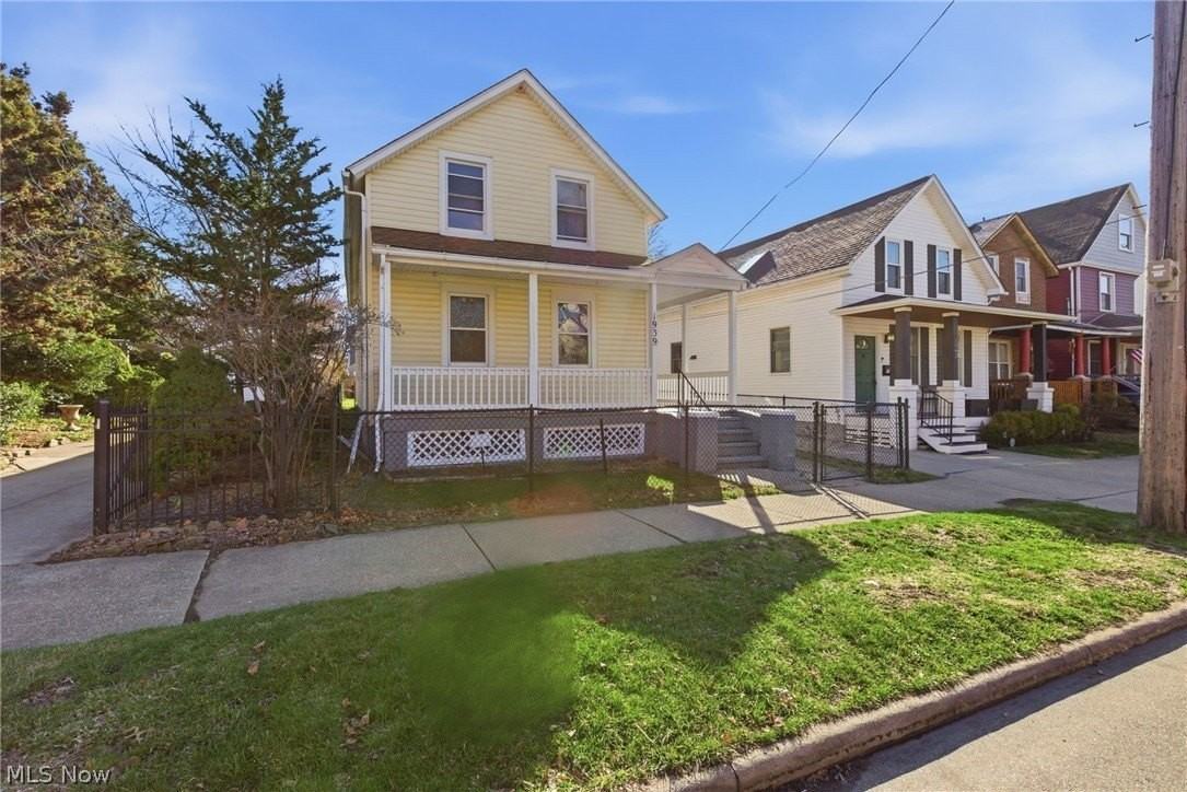 1939 W 54th St - Photo 2 of 36