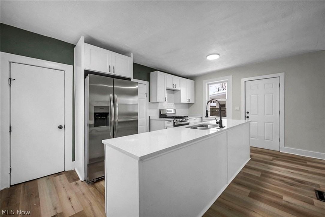 1939 W 54th St - Photo 5 of 36